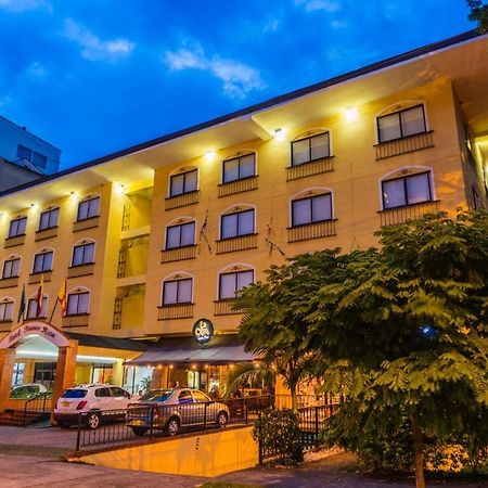 Hotel Pinares Plaza Pereira Exteriör bild