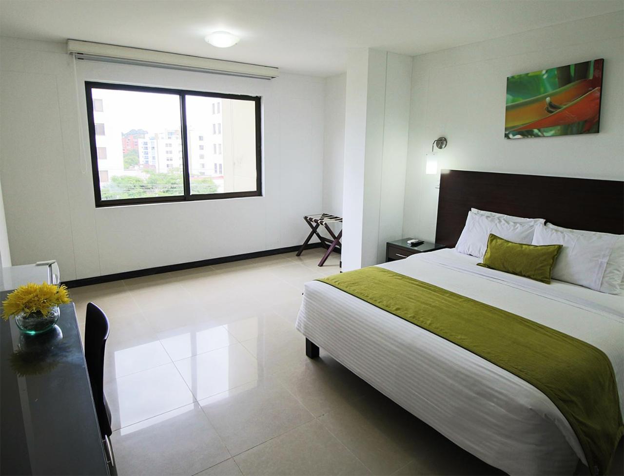 Hotel Pinares Plaza Pereira Exteriör bild