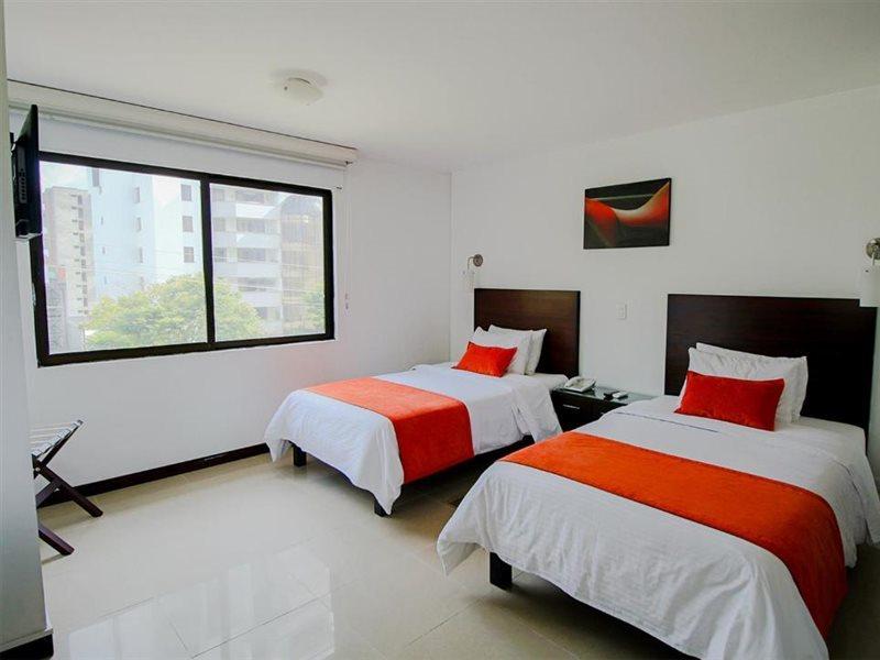 Hotel Pinares Plaza Pereira Exteriör bild