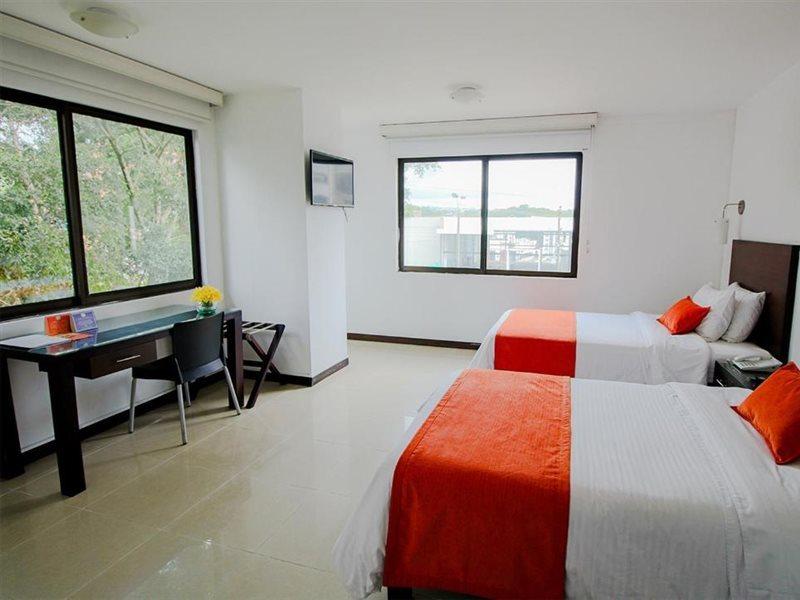 Hotel Pinares Plaza Pereira Exteriör bild