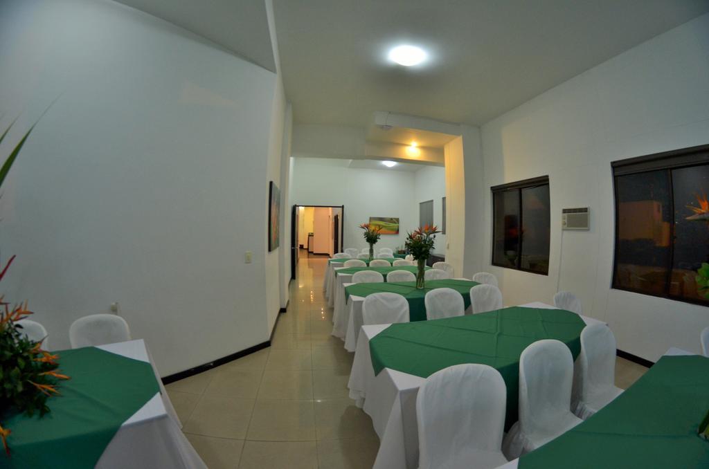 Hotel Pinares Plaza Pereira Exteriör bild