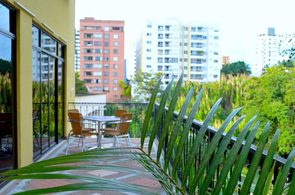 Hotel Pinares Plaza Pereira Exteriör bild