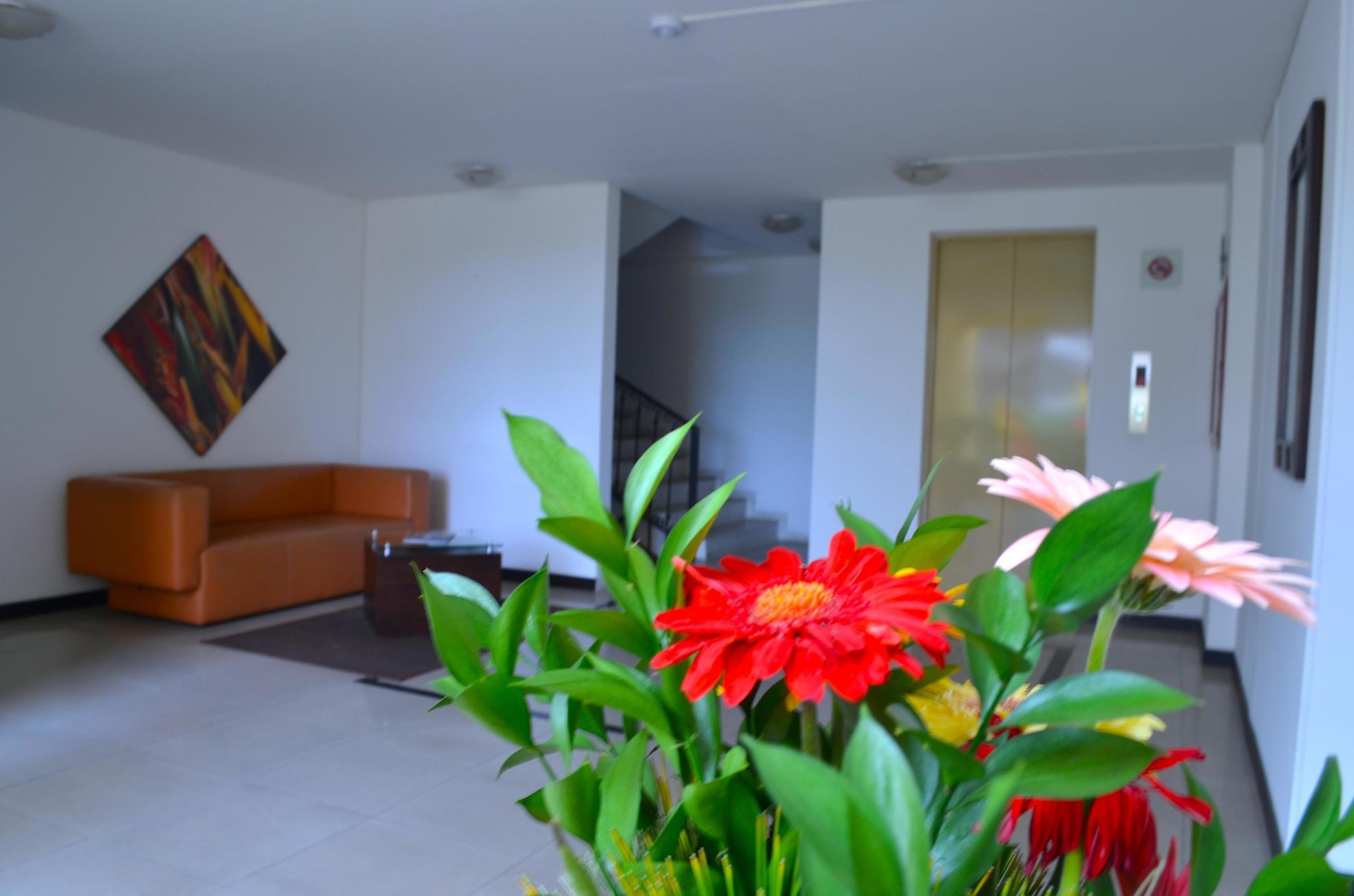 Hotel Pinares Plaza Pereira Exteriör bild
