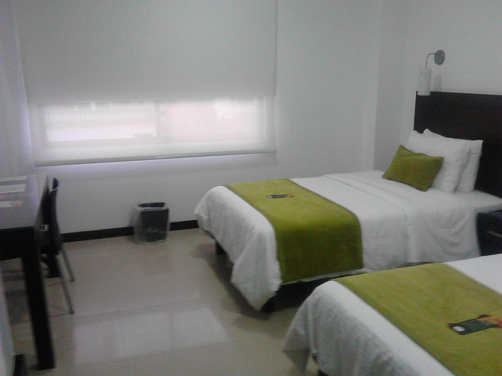 Hotel Pinares Plaza Pereira Exteriör bild
